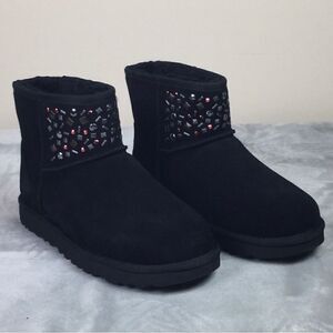 UGG CLASSIC MINI STUD II